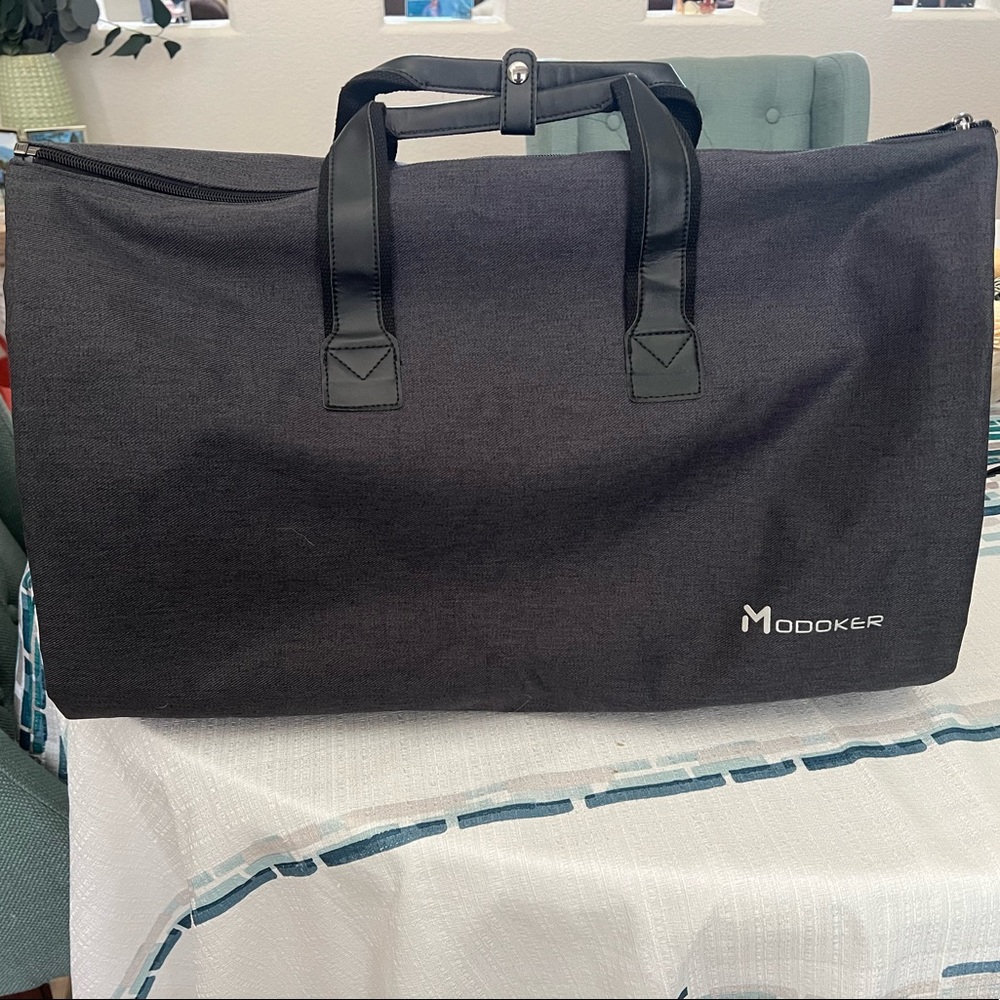 Modoker convertible garmet bag